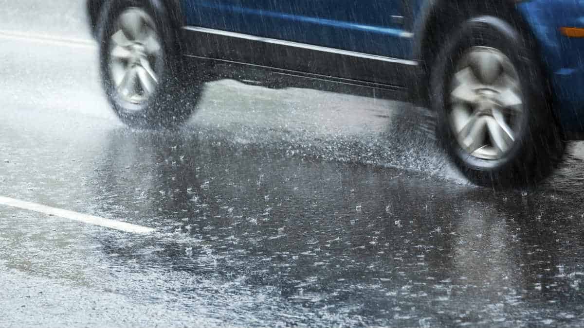 7 Tips to Avoid a Hydroplaning Car Accident